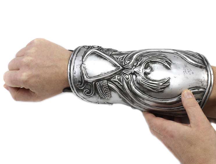 Assassin Creed 2 Ezio Hidden Blade Role Play Gauntlet Replica PREORDER