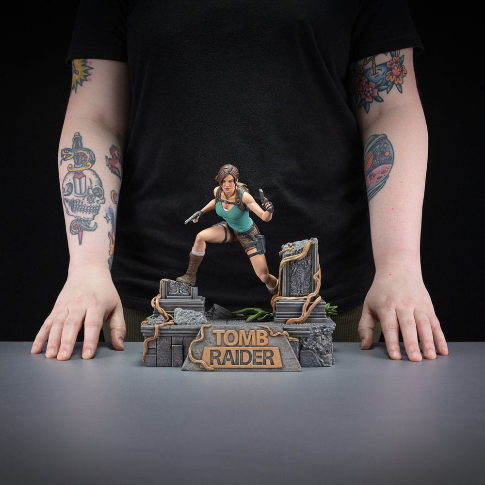 Tomb Raider PVC Statue Lara Croft 24 cm PREORDER - immagine 2